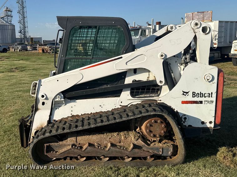 image for item DY3264 2016 Bobcat T740 tracked skid steer loader
