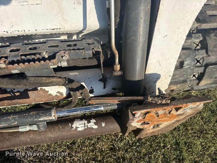 image for item DY3264 2016 Bobcat T740 tracked skid steer loader