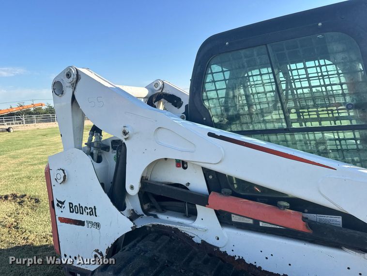 image for item DY3264 2016 Bobcat T740 tracked skid steer loader