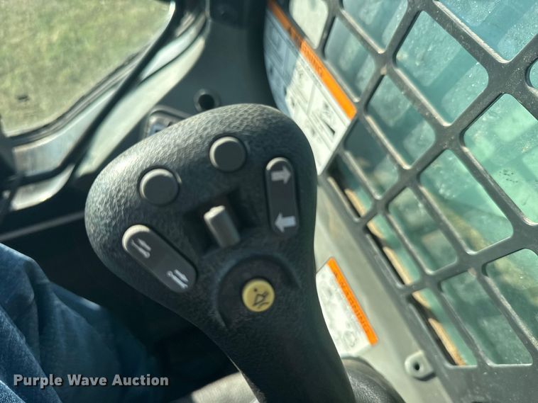 image for item DY3264 2016 Bobcat T740 tracked skid steer loader
