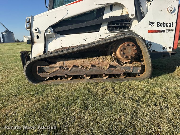 image for item DY3264 2016 Bobcat T740 tracked skid steer loader