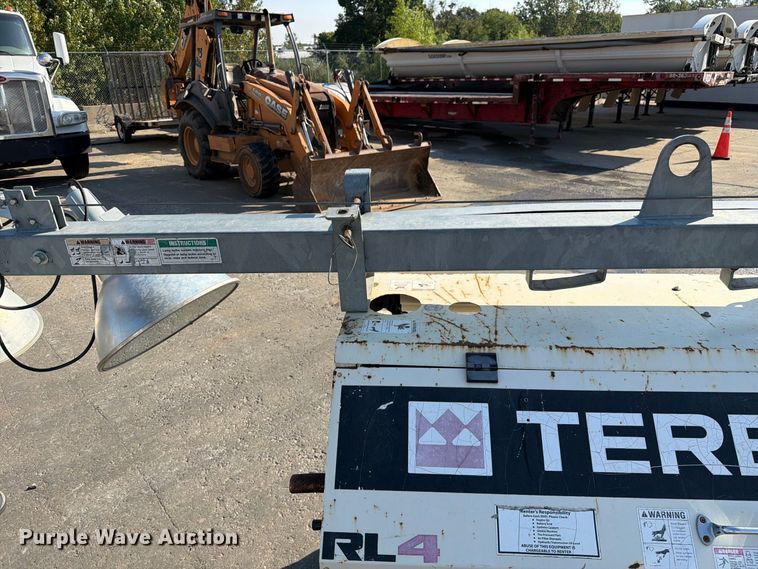 image for item DZ4689 2015 Terex RL4 light plant