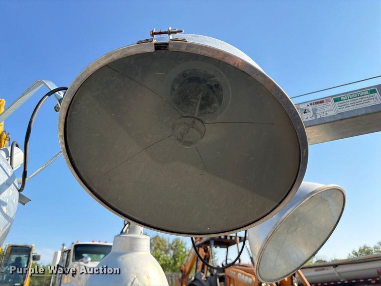 image for item DZ4689 2015 Terex RL4 light plant