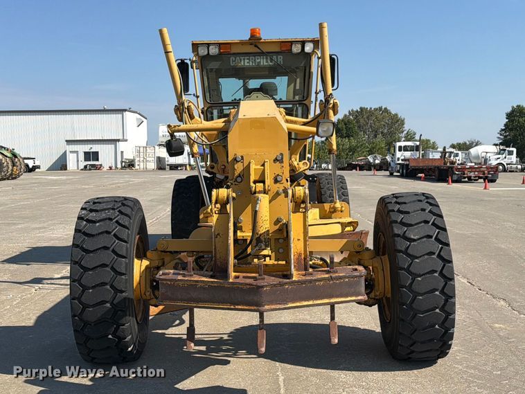 image for item DZ4696 2001 Caterpillar 143H motor grader