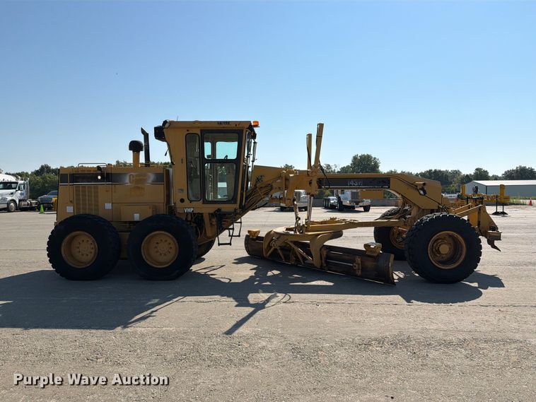 image for item DZ4696 2001 Caterpillar 143H motor grader