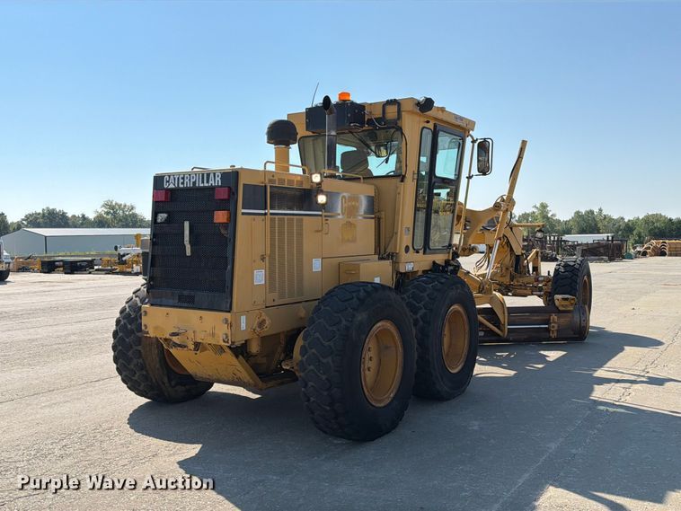 image for item DZ4696 2001 Caterpillar 143H motor grader