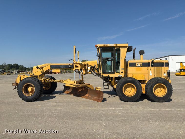 image for item DZ4696 2001 Caterpillar 143H motor grader