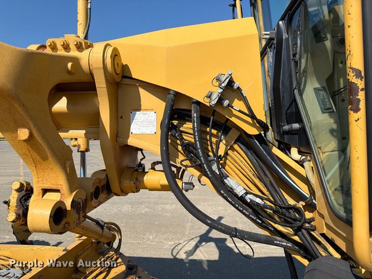 image for item DZ4696 2001 Caterpillar 143H motor grader