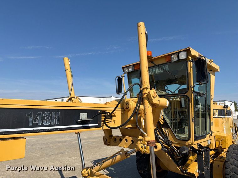 image for item DZ4696 2001 Caterpillar 143H motor grader
