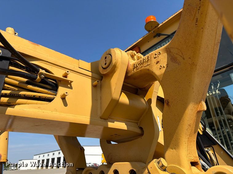 image for item DZ4696 2001 Caterpillar 143H motor grader