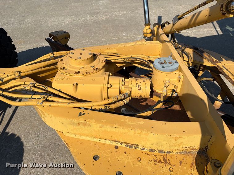 image for item DZ4696 2001 Caterpillar 143H motor grader