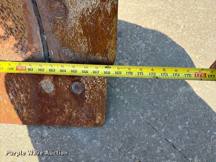 image for item DZ4696 2001 Caterpillar 143H motor grader
