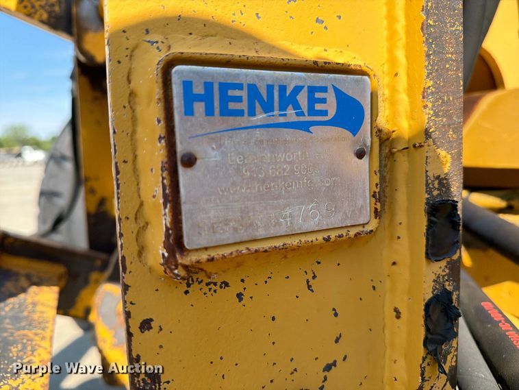 image for item DZ4696 2001 Caterpillar 143H motor grader