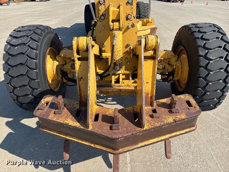 image for item DZ4696 2001 Caterpillar 143H motor grader