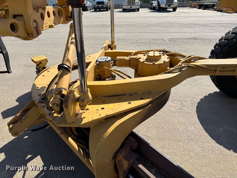 image for item DZ4696 2001 Caterpillar 143H motor grader