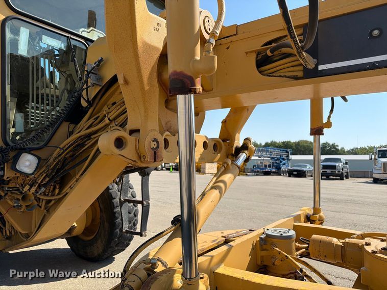image for item DZ4696 2001 Caterpillar 143H motor grader