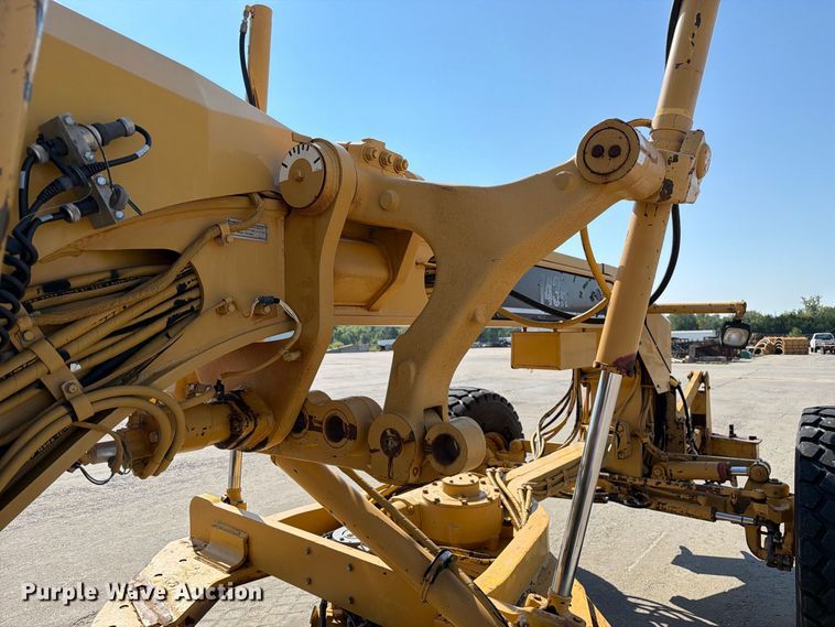image for item DZ4696 2001 Caterpillar 143H motor grader