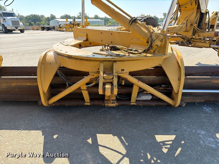 image for item DZ4696 2001 Caterpillar 143H motor grader