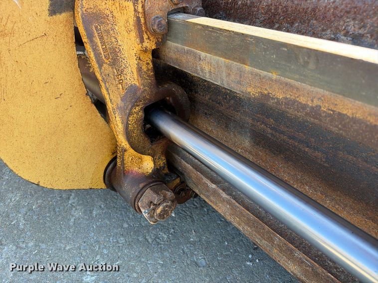 image for item DZ4696 2001 Caterpillar 143H motor grader