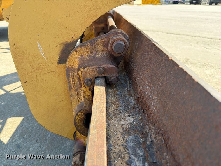 image for item DZ4696 2001 Caterpillar 143H motor grader