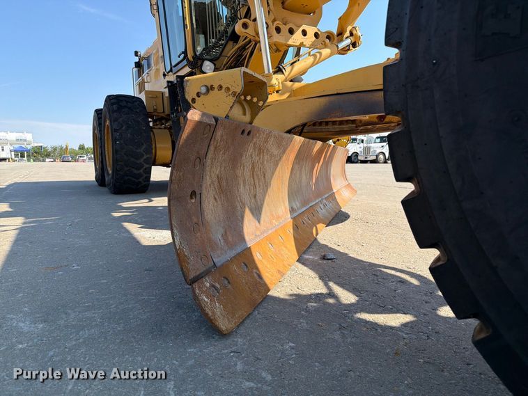 image for item DZ4696 2001 Caterpillar 143H motor grader