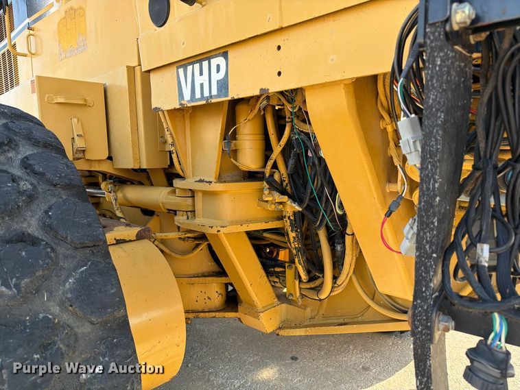 image for item DZ4696 2001 Caterpillar 143H motor grader