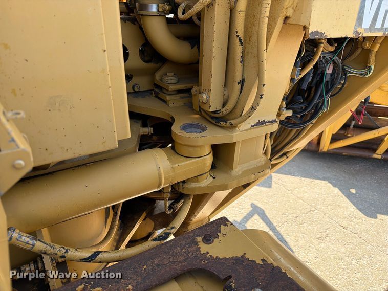 image for item DZ4696 2001 Caterpillar 143H motor grader