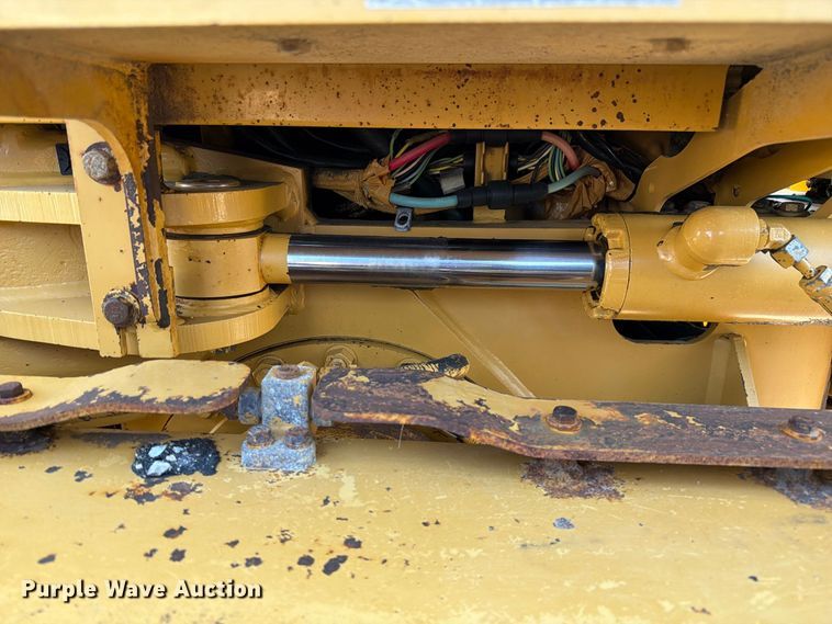 image for item DZ4696 2001 Caterpillar 143H motor grader