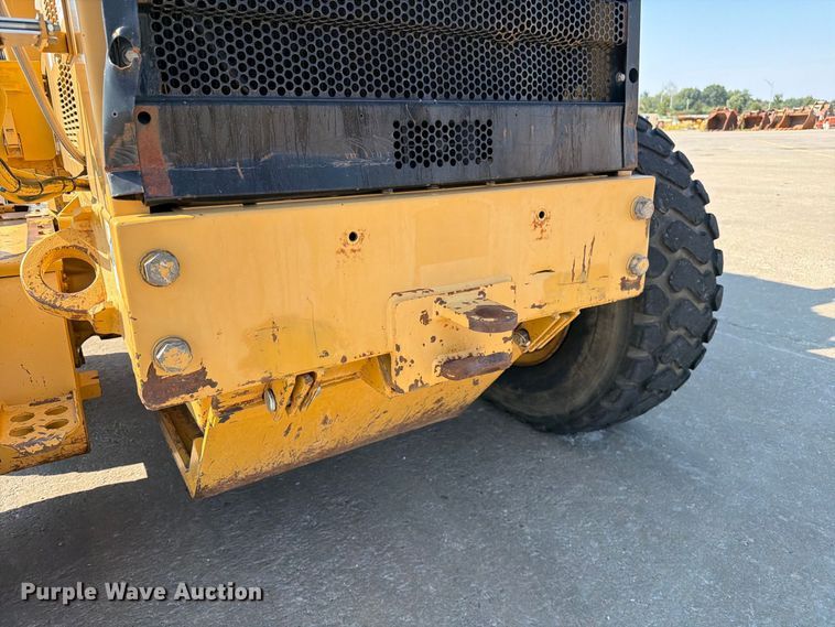 image for item DZ4696 2001 Caterpillar 143H motor grader