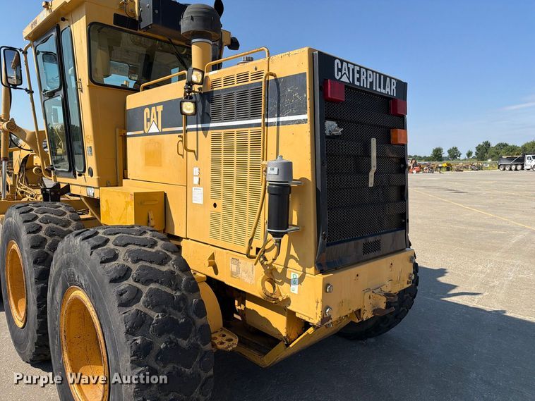 image for item DZ4696 2001 Caterpillar 143H motor grader