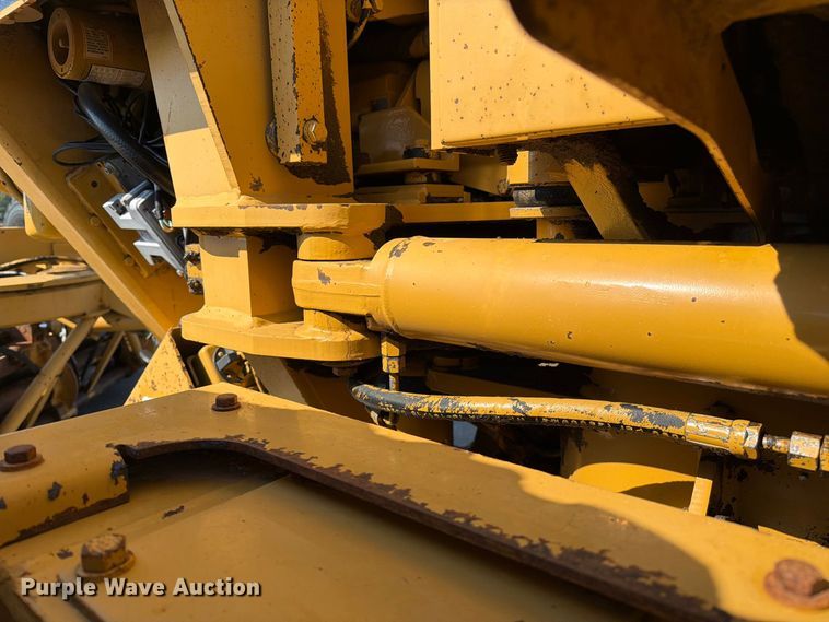 image for item DZ4696 2001 Caterpillar 143H motor grader