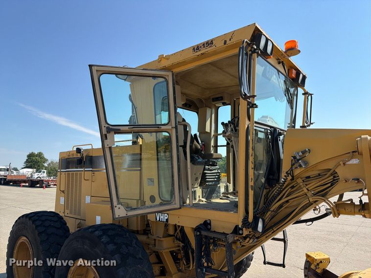 image for item DZ4696 2001 Caterpillar 143H motor grader