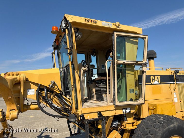 image for item DZ4696 2001 Caterpillar 143H motor grader