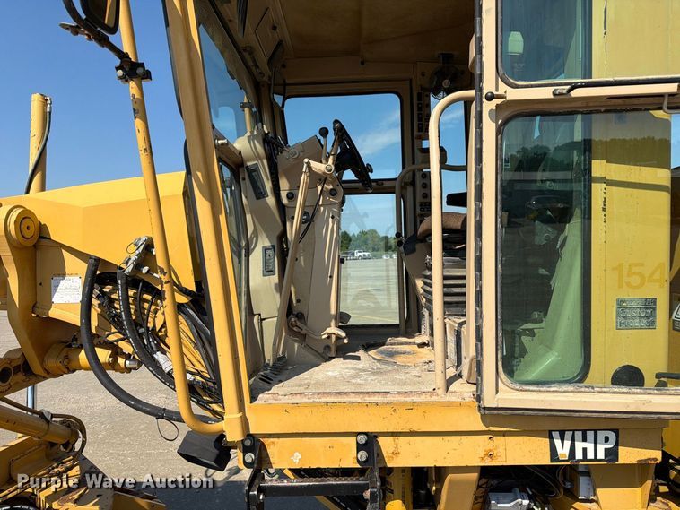 image for item DZ4696 2001 Caterpillar 143H motor grader