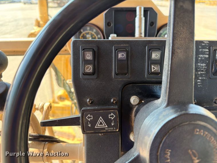 image for item DZ4696 2001 Caterpillar 143H motor grader
