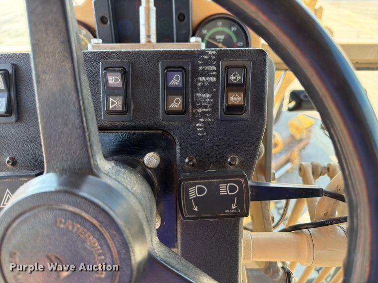image for item DZ4696 2001 Caterpillar 143H motor grader