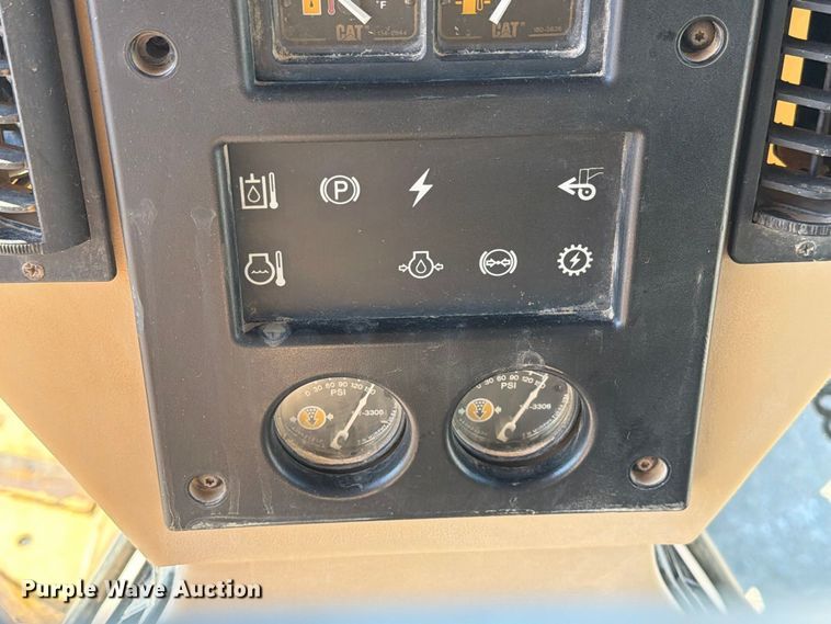 image for item DZ4696 2001 Caterpillar 143H motor grader