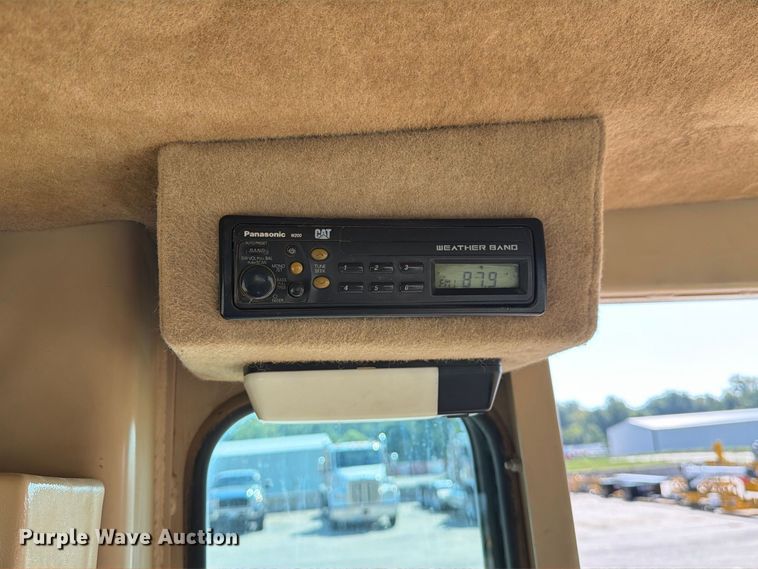 image for item DZ4696 2001 Caterpillar 143H motor grader