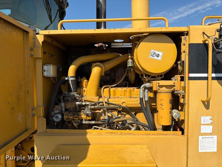 image for item DZ4696 2001 Caterpillar 143H motor grader