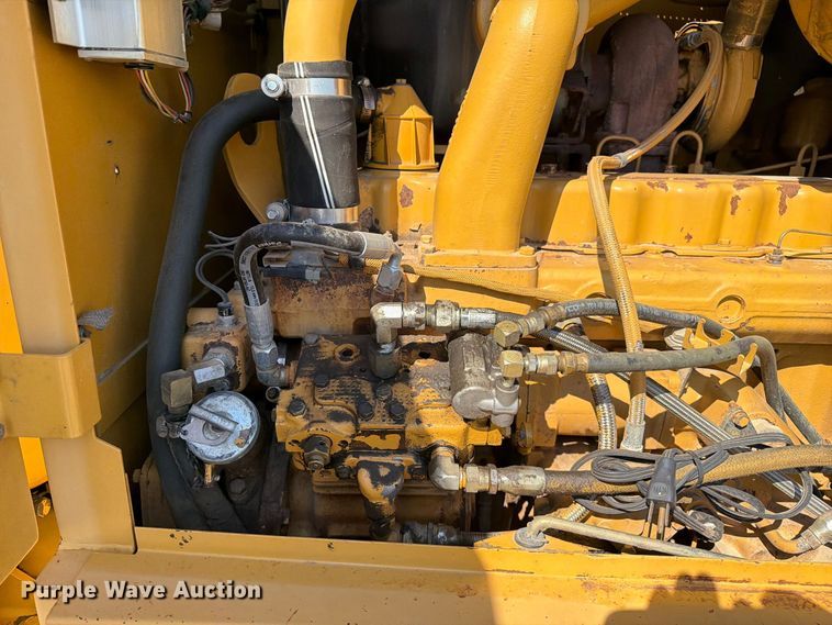 image for item DZ4696 2001 Caterpillar 143H motor grader