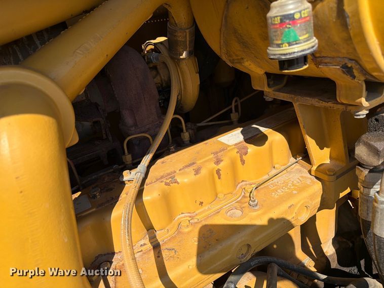 image for item DZ4696 2001 Caterpillar 143H motor grader