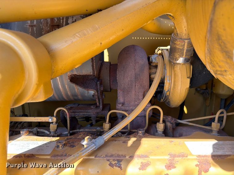 image for item DZ4696 2001 Caterpillar 143H motor grader
