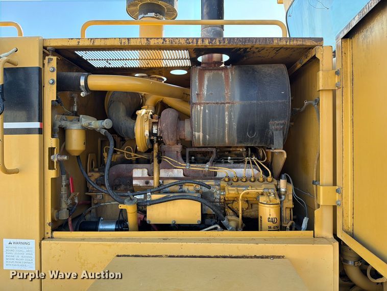 image for item DZ4696 2001 Caterpillar 143H motor grader