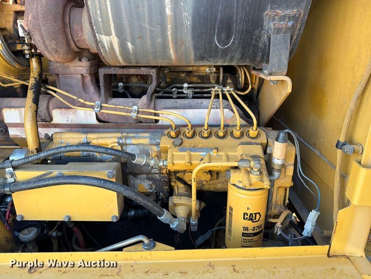 image for item DZ4696 2001 Caterpillar 143H motor grader