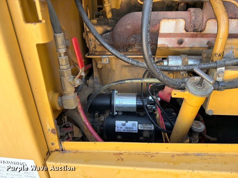 image for item DZ4696 2001 Caterpillar 143H motor grader