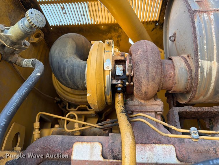 image for item DZ4696 2001 Caterpillar 143H motor grader
