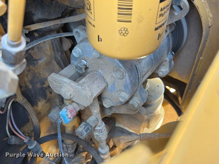 image for item DZ4696 2001 Caterpillar 143H motor grader