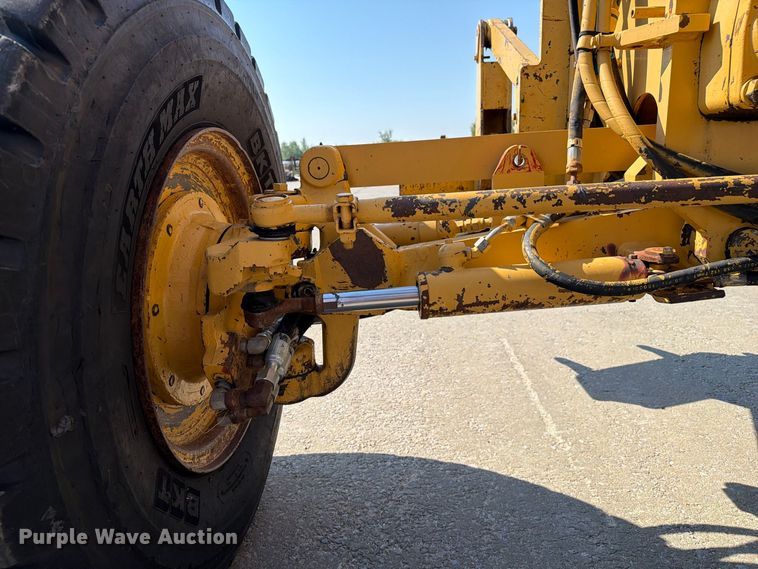 image for item DZ4696 2001 Caterpillar 143H motor grader