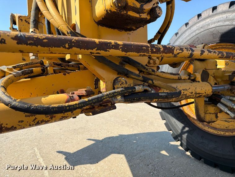 image for item DZ4696 2001 Caterpillar 143H motor grader
