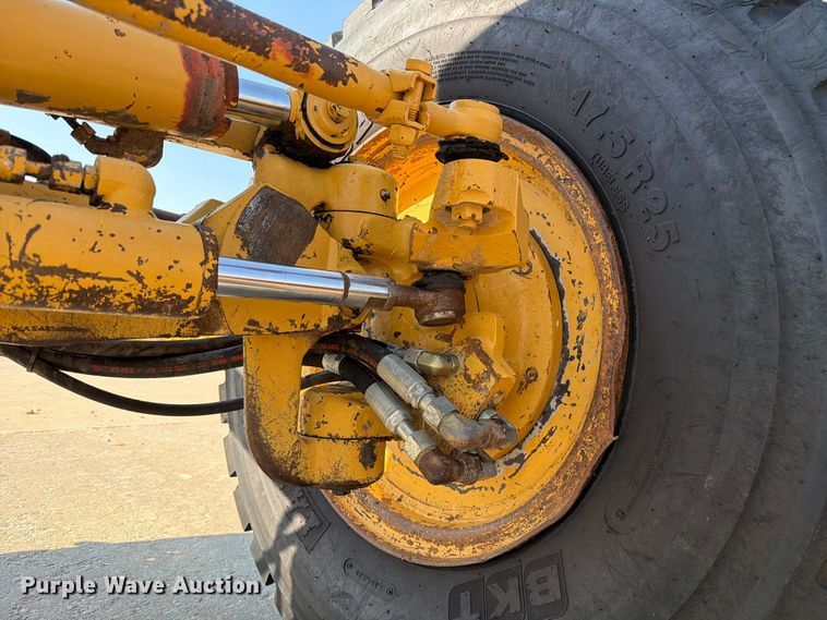 image for item DZ4696 2001 Caterpillar 143H motor grader